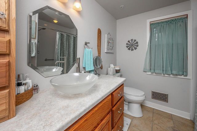 1618 S Wildwood DRIVE, New Berlin, WI 53151