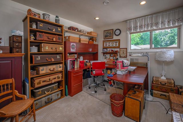 1618 S Wildwood DRIVE, New Berlin, WI 53151