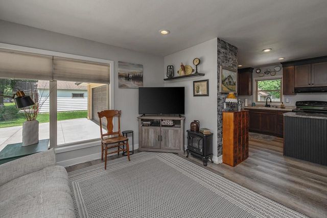1618 S Wildwood DRIVE, New Berlin, WI 53151