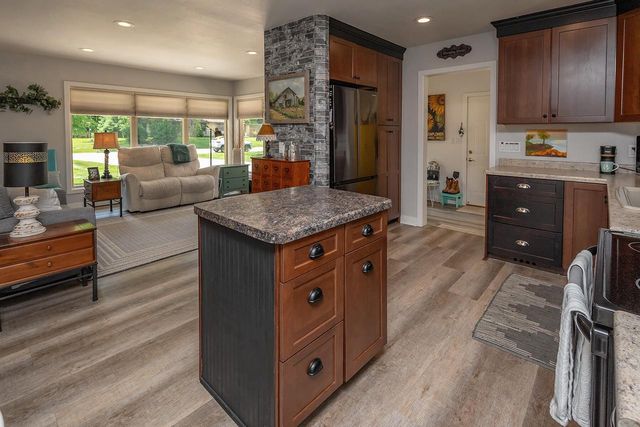 1618 S Wildwood DRIVE, New Berlin, WI 53151