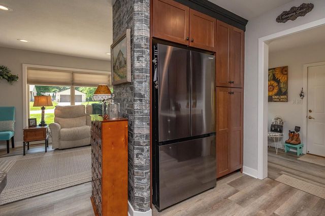1618 S Wildwood DRIVE, New Berlin, WI 53151