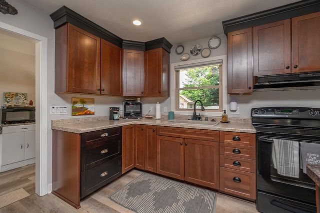 1618 S Wildwood DRIVE, New Berlin, WI 53151