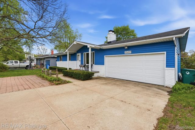 10469 Cooley Lake Road, Commerce Charter Township, MI 48382