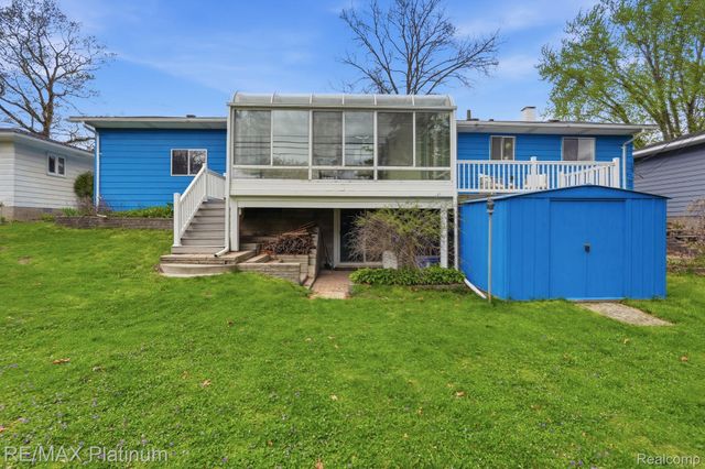 10469 Cooley Lake Road, Commerce Charter Township, MI 48382