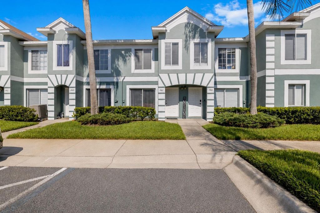 1907 FLUORSHIRE DRIVE, Brandon, FL 33511