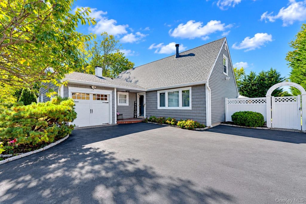 1588 Roosevelt Avenue, Bohemia, NY 11716 — exterior