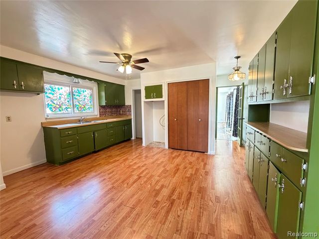 1861 Grange Road, Trenton, MI 48183