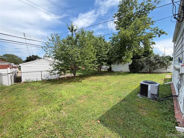 1861 Grange Road, Trenton, MI 48183