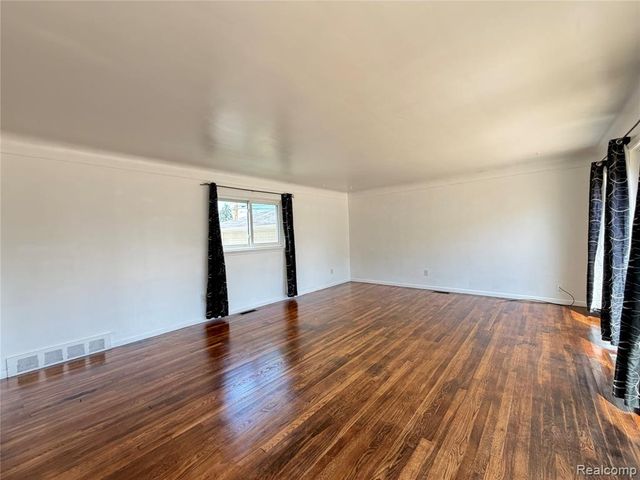 1861 Grange Road, Trenton, MI 48183