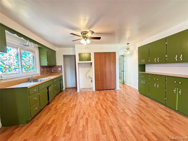 1861 Grange Road, Trenton, MI 48183