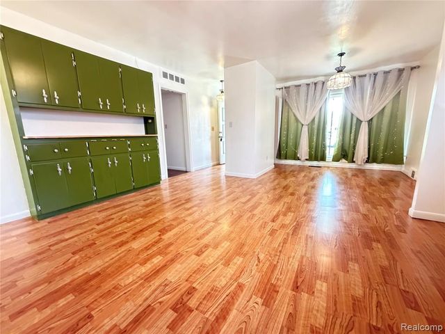 1861 Grange Road, Trenton, MI 48183