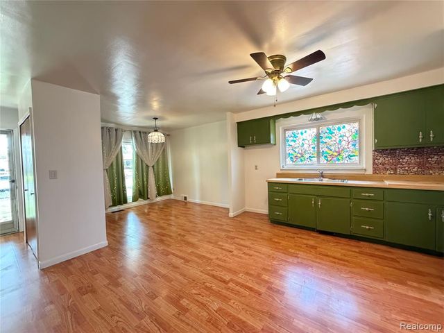 1861 Grange Road, Trenton, MI 48183