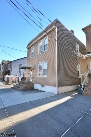 125 Malvern St, Newark City, NJ 07105