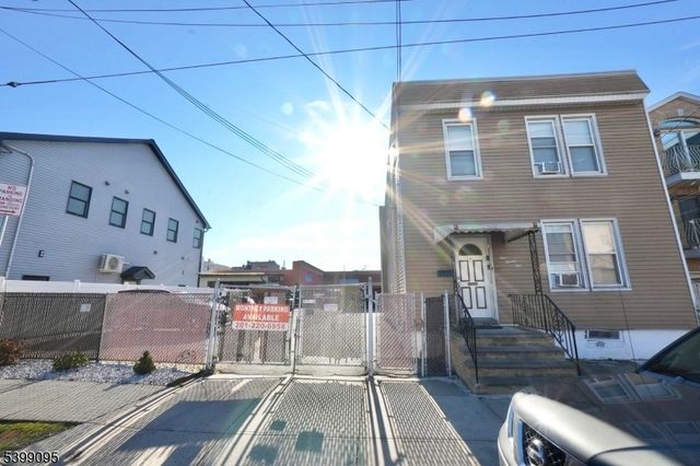 125 Malvern St, Newark City, NJ 07105
