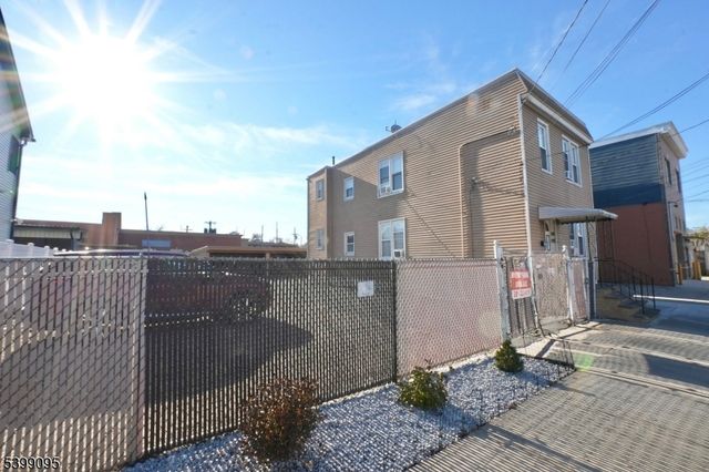 125 Malvern St, Newark City, NJ 07105