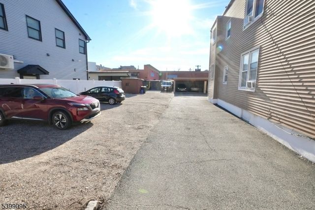 125 Malvern St, Newark City, NJ 07105