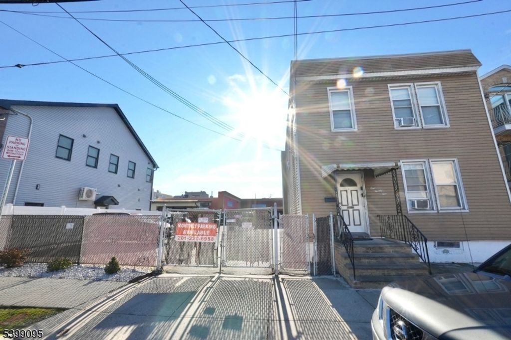 125 Malvern St, Newark City, NJ 07105