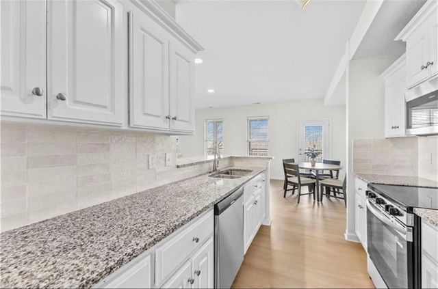 5245 Overland Drive B27, Lawrence, KS 66049