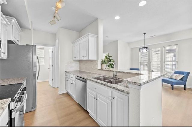 5245 Overland Drive B27, Lawrence, KS 66049