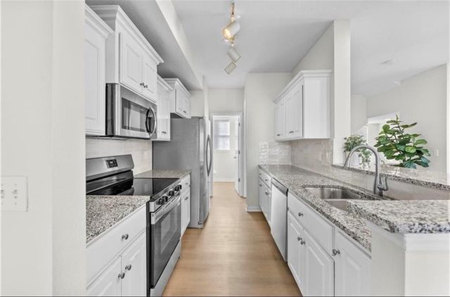 5245 Overland Drive B27, Lawrence, KS 66049