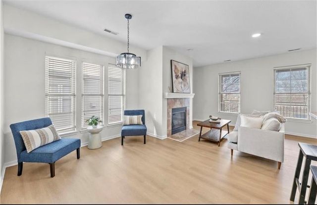 5245 Overland Drive B27, Lawrence, KS 66049