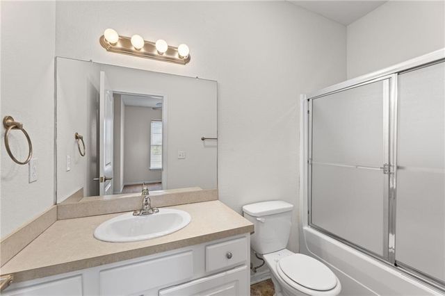 5245 Overland Drive B27, Lawrence, KS 66049