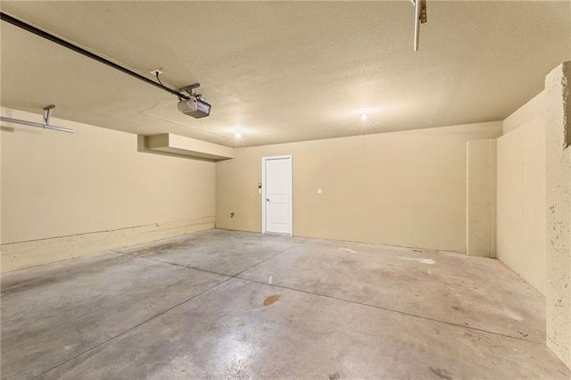 5245 Overland Drive B27, Lawrence, KS 66049