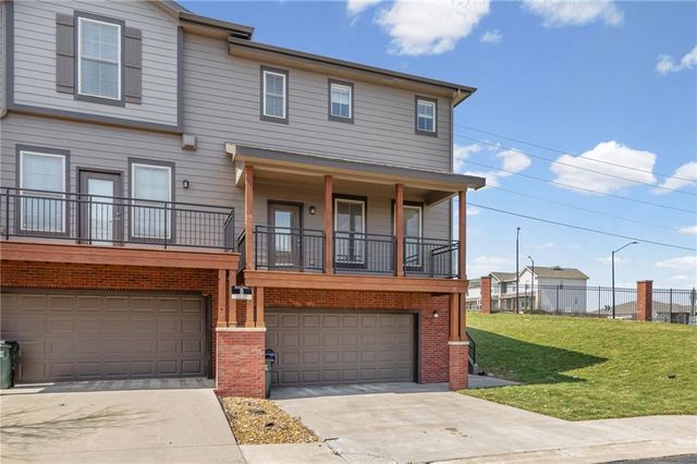 5245 Overland Drive B27, Lawrence, KS 66049