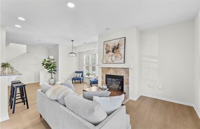 5245 Overland Drive B27, Lawrence, KS 66049