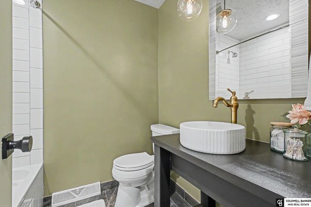 16419 Pierce Street, Omaha, NE 68130