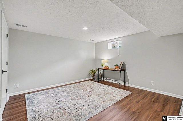 16419 Pierce Street, Omaha, NE 68130
