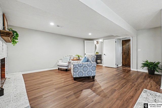16419 Pierce Street, Omaha, NE 68130