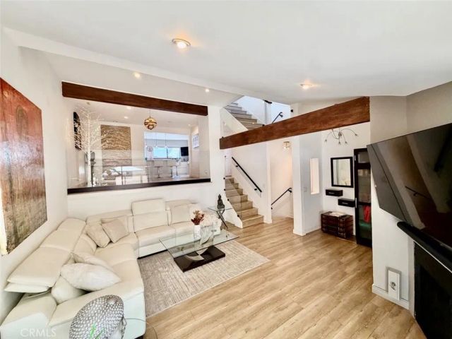 21545 Erwin 105, Woodland Hills, CA 91367