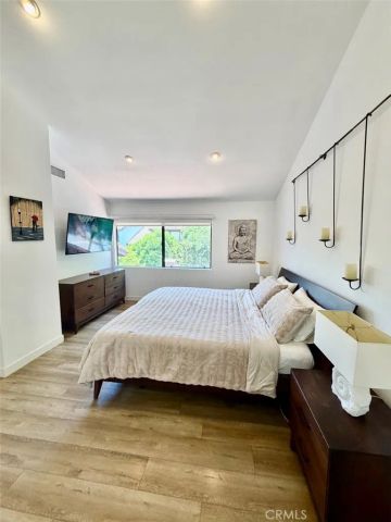 21545 Erwin 105, Woodland Hills, CA 91367