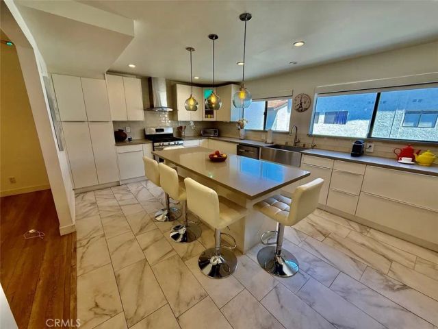 21545 Erwin 105, Woodland Hills, CA 91367