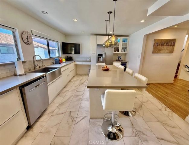 21545 Erwin 105, Woodland Hills, CA 91367