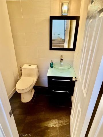 21545 Erwin 105, Woodland Hills, CA 91367
