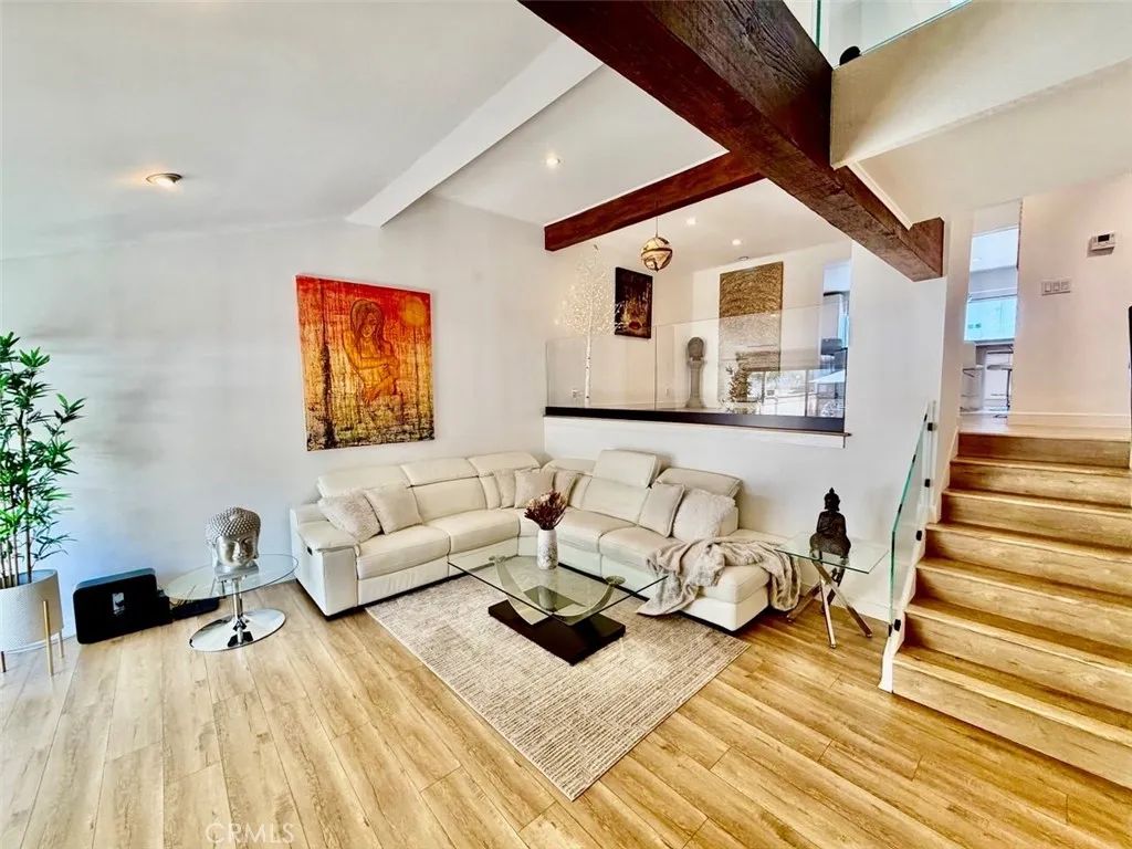 21545 Erwin 105, Woodland Hills, CA 91367