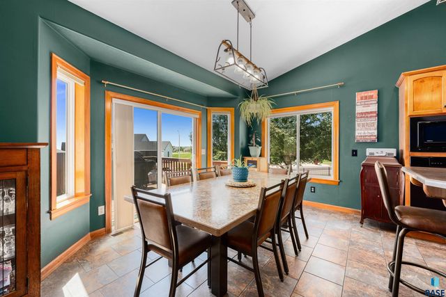1516 N Maynard Ln Lane, Sioux Falls, SD 57110