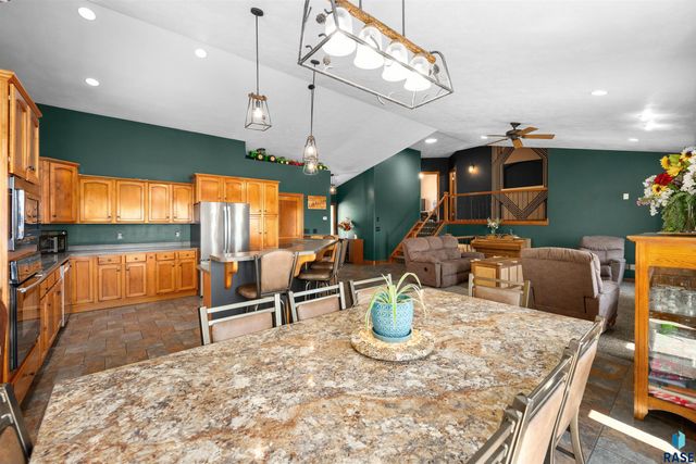 1516 N Maynard Ln Lane, Sioux Falls, SD 57110