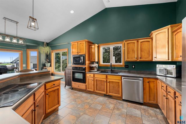 1516 N Maynard Ln Lane, Sioux Falls, SD 57110
