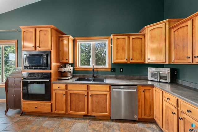 1516 N Maynard Ln Lane, Sioux Falls, SD 57110