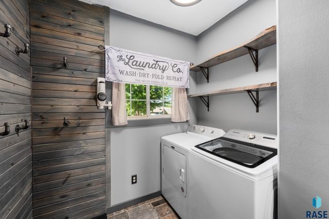 1516 N Maynard Ln Lane, Sioux Falls, SD 57110