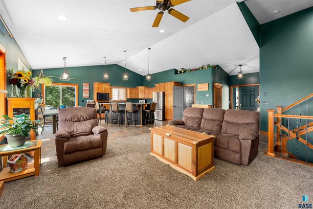 1516 N Maynard Ln Lane, Sioux Falls, SD 57110