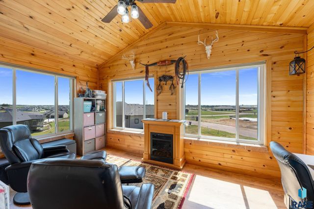 1516 N Maynard Ln Lane, Sioux Falls, SD 57110