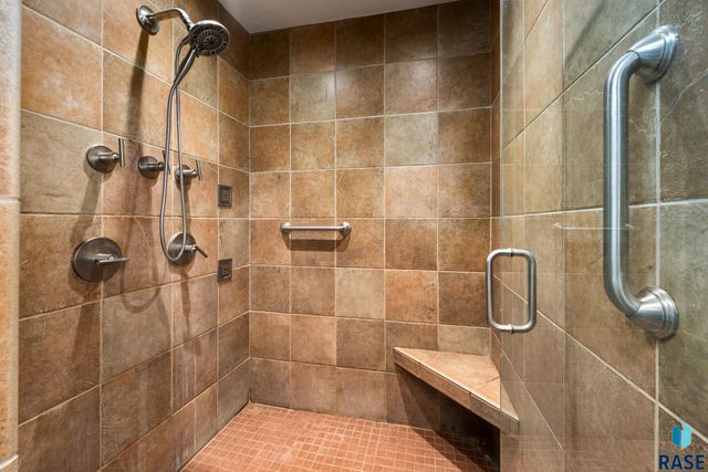 1516 N Maynard Ln Lane, Sioux Falls, SD 57110