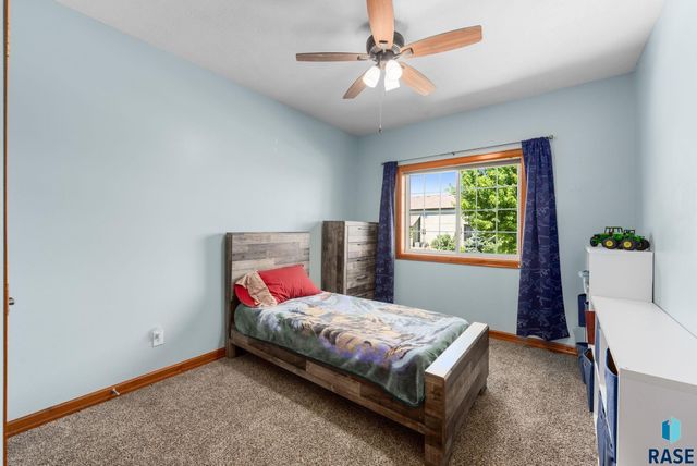 1516 N Maynard Ln Lane, Sioux Falls, SD 57110