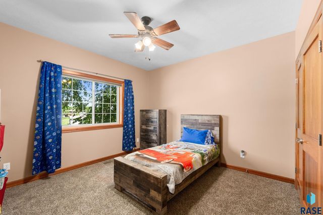 1516 N Maynard Ln Lane, Sioux Falls, SD 57110