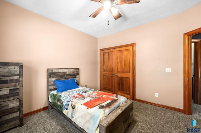 1516 N Maynard Ln Lane, Sioux Falls, SD 57110