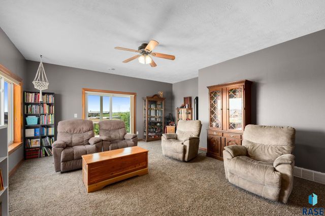 1516 N Maynard Ln Lane, Sioux Falls, SD 57110
